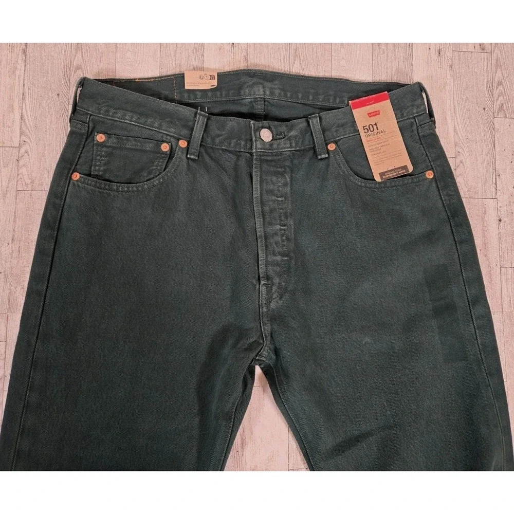 Levi's 501 Mens Jeans 34x32 Sits at Waist Relaxed Thigh Straight Leg GREEN